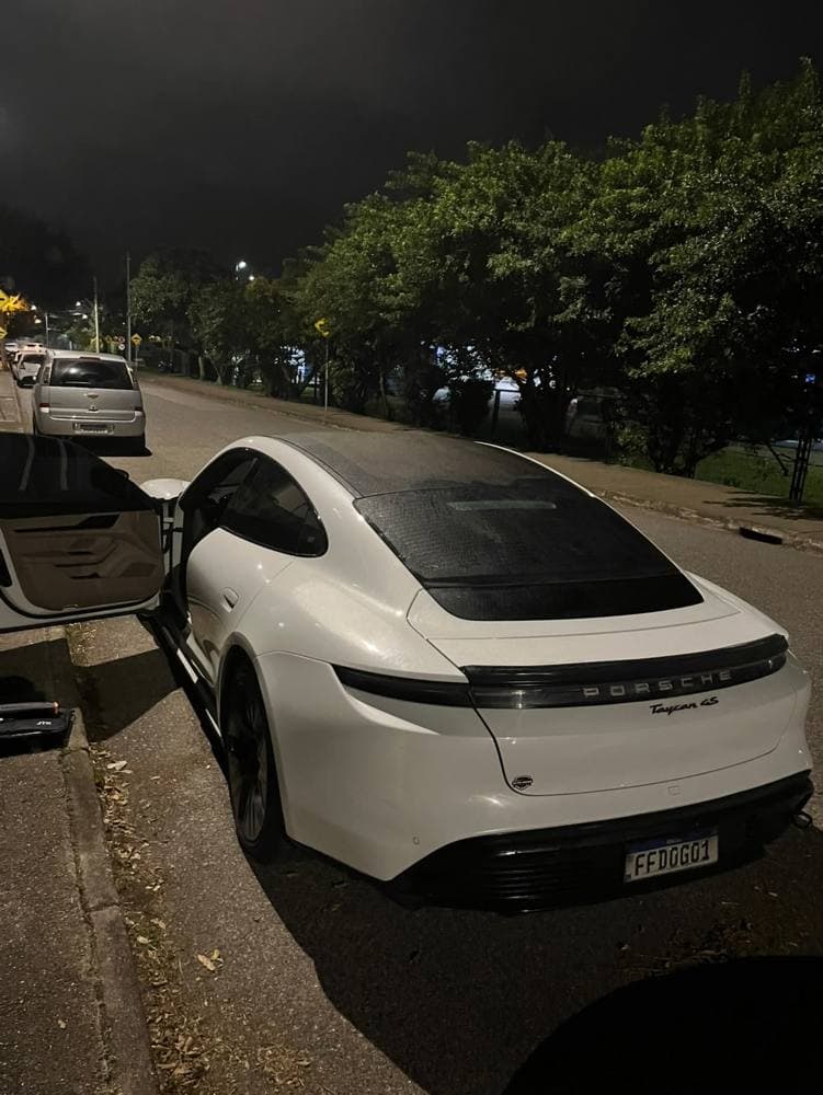Porsche Taycan atendido pelo Chaveiro Jurerê